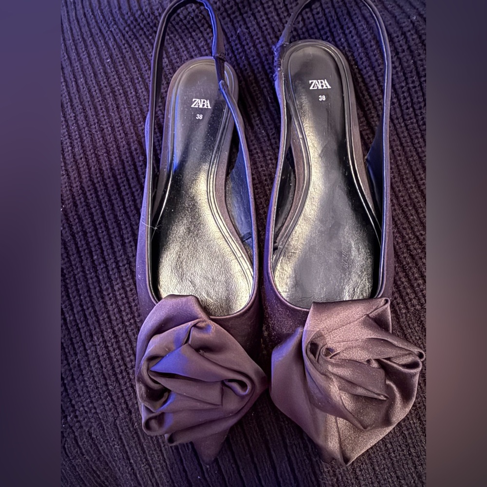 Zara Women's black slingback Flats with Rosette